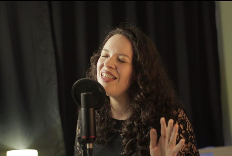 Mundial de Karaokê: competição têm 13 vozes selecionadas no Vale do Paraíba