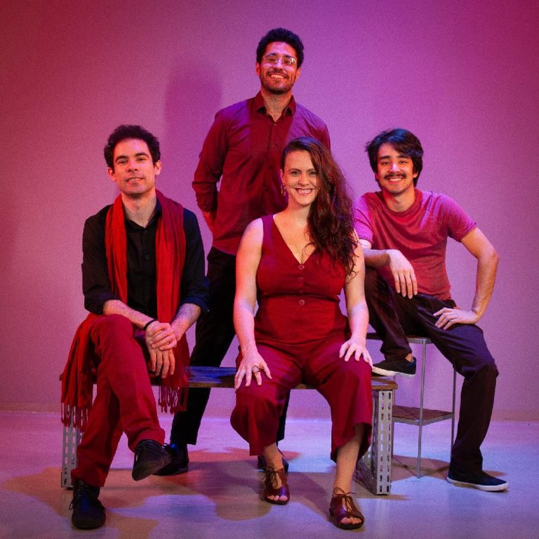 Jacque Falcheti e trio Retrato Brasileiro cantam Noel no Municipal de Ribeirão