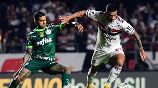 Palmeiras atropela o São Paulo, vira confronto e é campeão