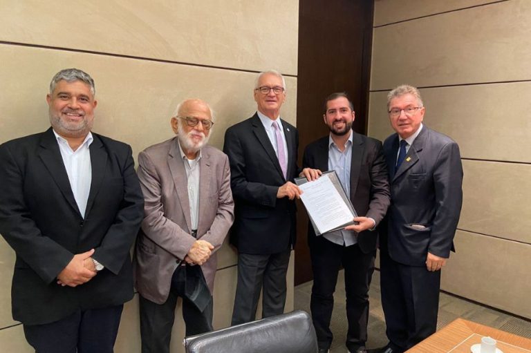 Prefeito de São Vicente quer uma unidade do SESC no município