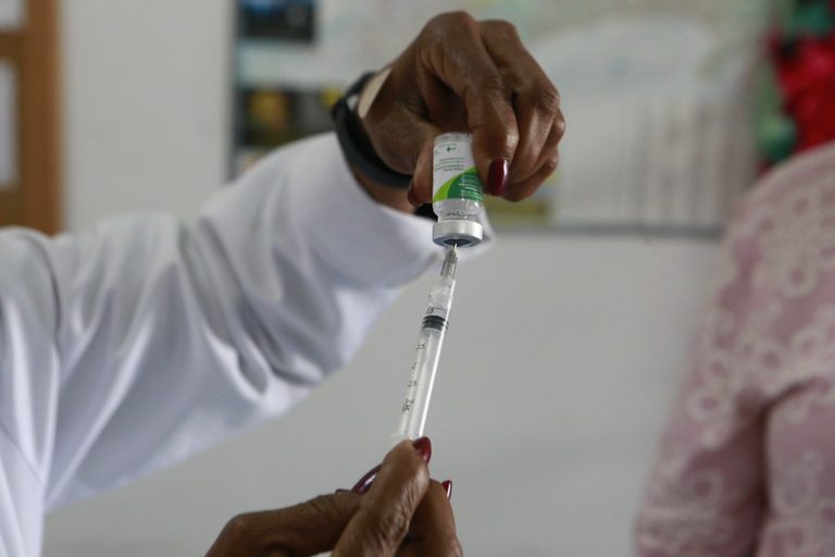 Campanha de vacinação contra a gripe no Guarujá é prorrogada novamente