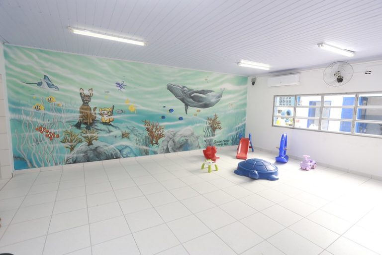 Guarujá entrega creche com novos espaços após obras