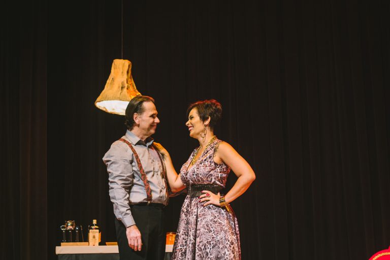 Comédia “Stromboli, Amores à beira de um vulcão” está em cartaz no Castro Mendes