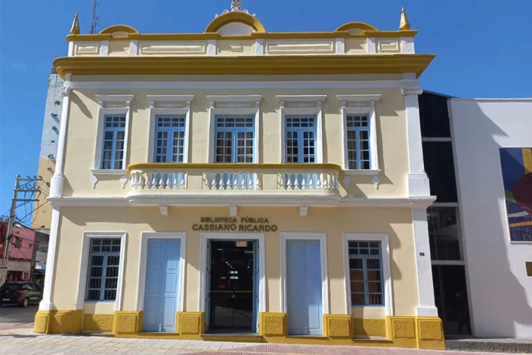 Biblioteca central suspende atendimentos em São José