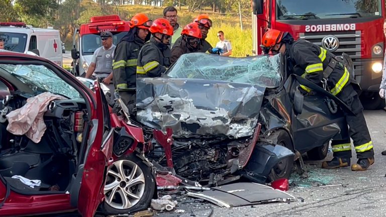 Acidente grave três morrem e seis ficam feridos em colisão frontal