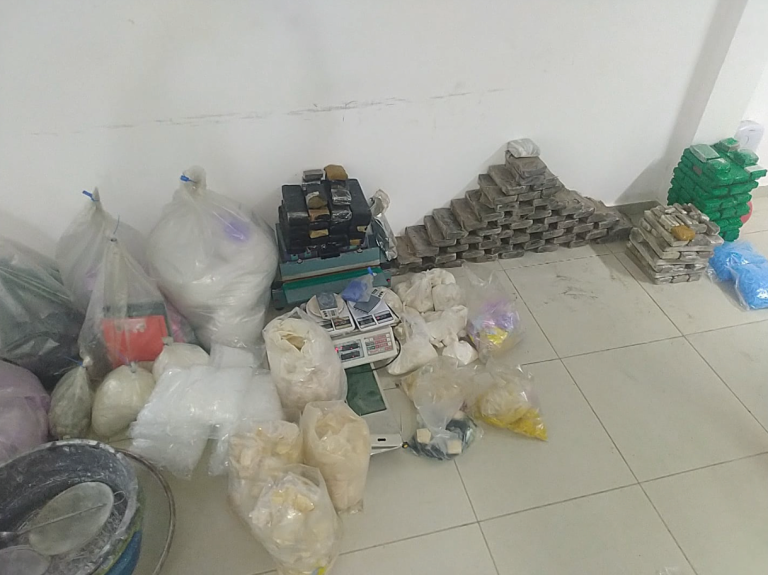Refinaria do crime: PM descobre casas e apreende cerca de 1 milhão em drogas em Monte Mor