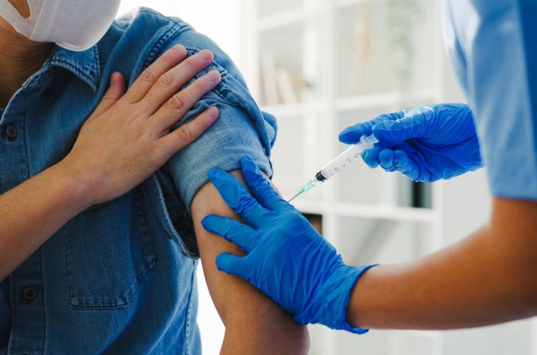 Vacinação acontece neste sábado na Vila dos Pescadores, em Cubatão