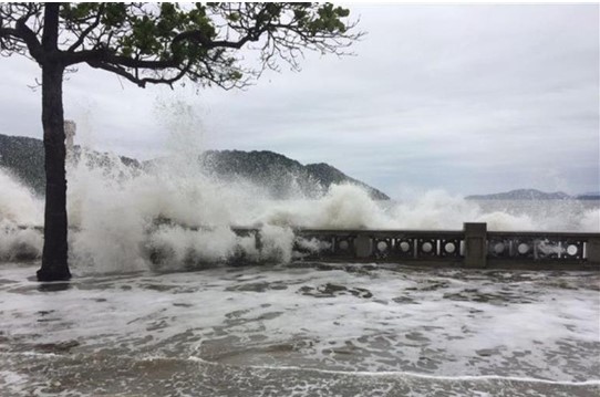 Mar agitado fecha o serviço de navegação do Porto de Santos