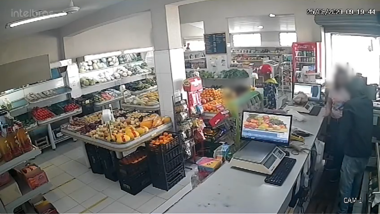 Trio assalta hortifruti em Campinas, ameaça funcionários e clientes, e é preso pela PM 1