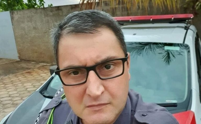 PM tenta desviar de cachorro, cai da moto e morre atropelado