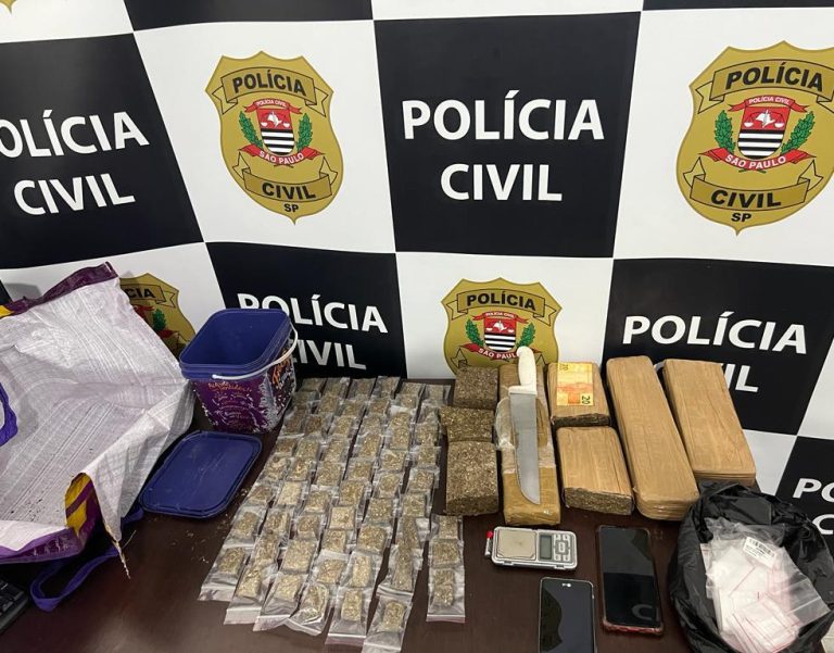 De mãe para filho: Família do tráfico é presa com maconha e cocaína no Litoral