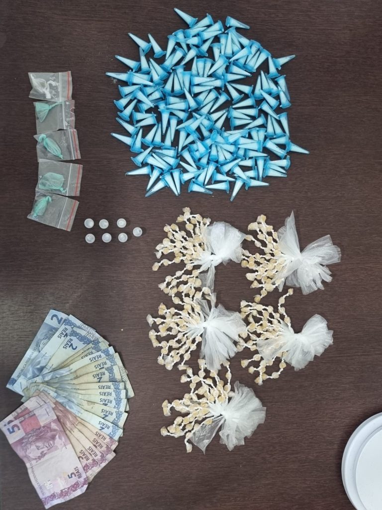 Homem com mais de 400 porções de drogas é preso no Litoral Sul