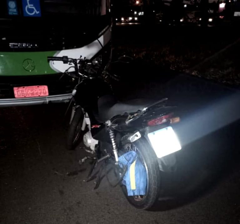 Após ter a blusa enroscada, motociclista é atropelada por ônibus na zona Norte de RP