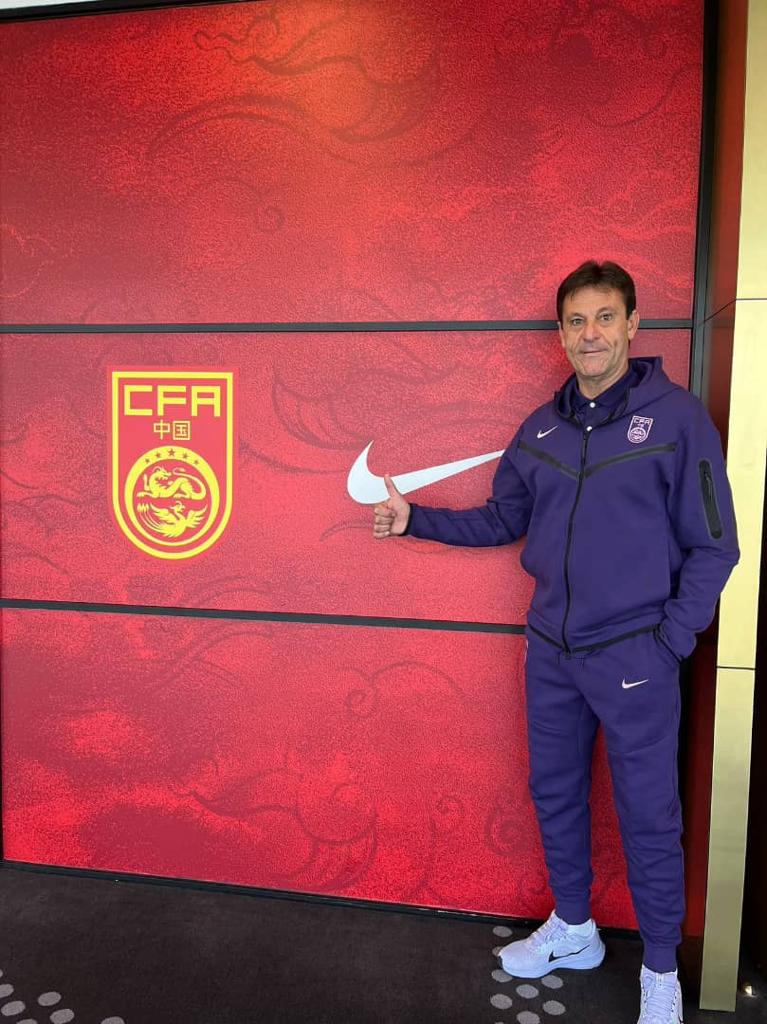 Santista faz história como preparador de goleiros da Seleção da China