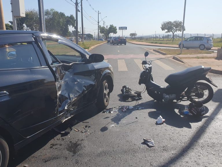 Motociclista fica ferido após colisão lateral envolvendo carro em RP