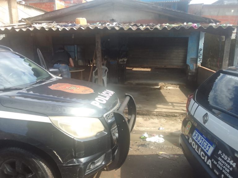 Motorista por aplicativo é sequestrado no Litoral e polícia descobre dois cativeiros