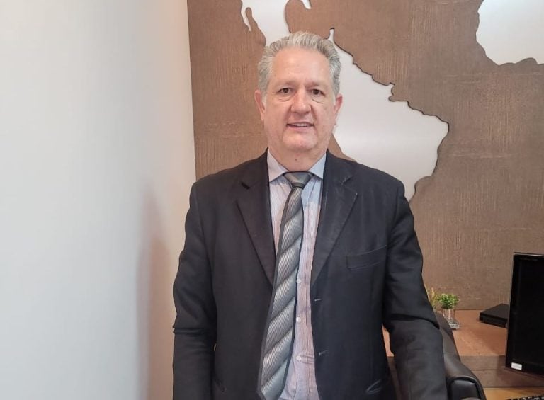 Comercial reúne diretoria e mantém elenco até final da Copa Paulista