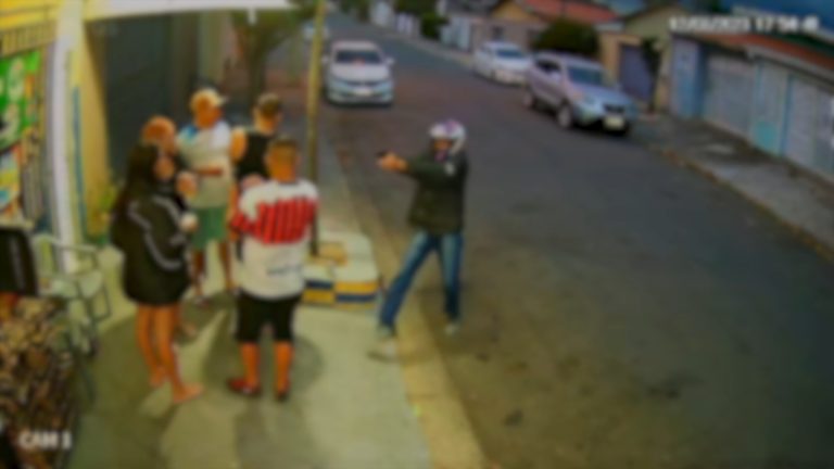 Sem piedade: homem é executado a tiros na frente dos amigos em Campinas