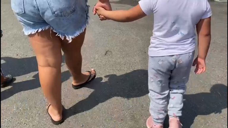 Covardia sem limite:  criança  Down é agredida por monitora