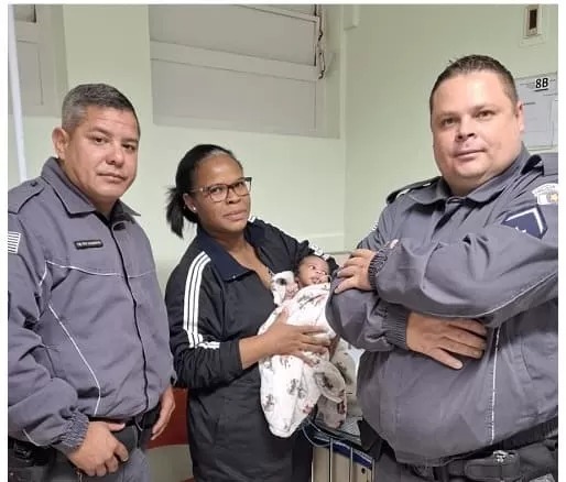 PMs salvam bebê recém nascida engasgada com leite materno em Araçatuba
