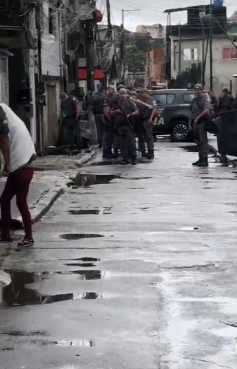 Suspeito de tentar matar PMs é preso em comunidade de Santos