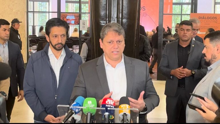 O governador Tarcísio e o prefeito de São Paulo durante o lançamento da Calçada da Música, pela Novabrasil