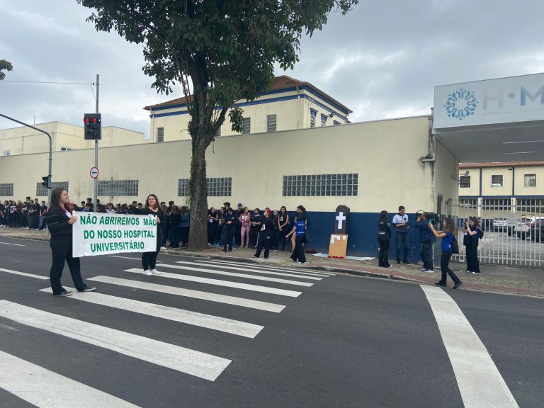 Hmut protesto estudantes