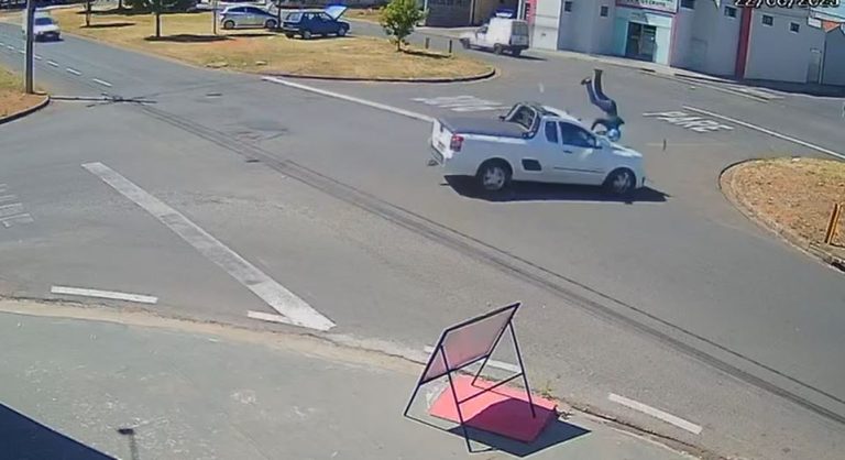 Imagens impressionantes: motociclista é arremessado em acidente