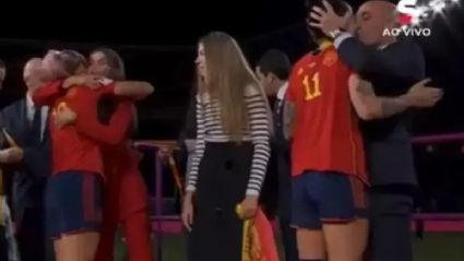 Fifa suspende cartola espanhol por beijo em jogadora campeã do mundo