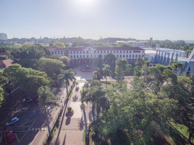 Pesquisa revela que 70% das pessoas formadas em cursos técnicos conseguem emprego logo após a formatura