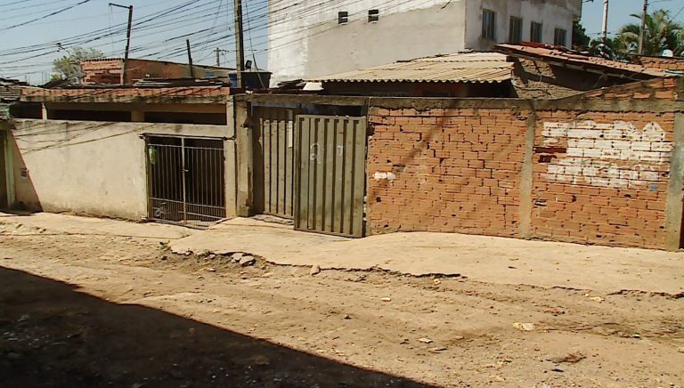 Segundo a guarda municipal ela foi golpeada com oito a dez facadas em regiões vitais