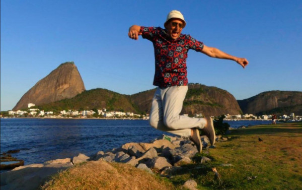 Guto Goffi lança álbum com diversas parcerias.