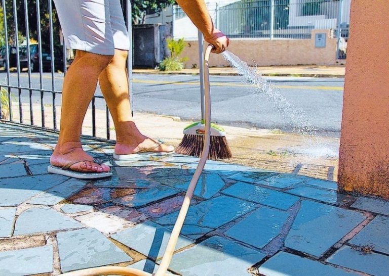 Saerp alerta sobre o desperdício de água em atitudes do cotidiano