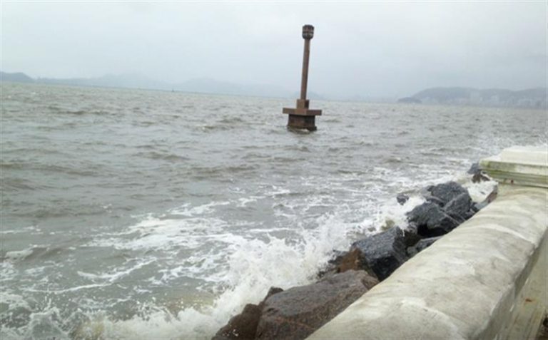 Outubro começa com tempo “emburrado” e chuvoso na Baixada Santista