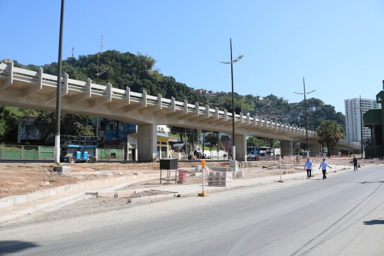 Obras de mobilidade urbana no Centro de Santos avançam
