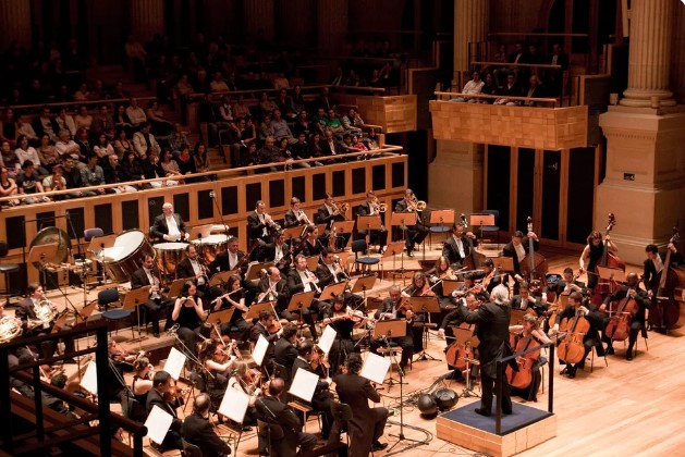 Orquestra de João Carlos Martins se apresenta gratuitamente em Santos