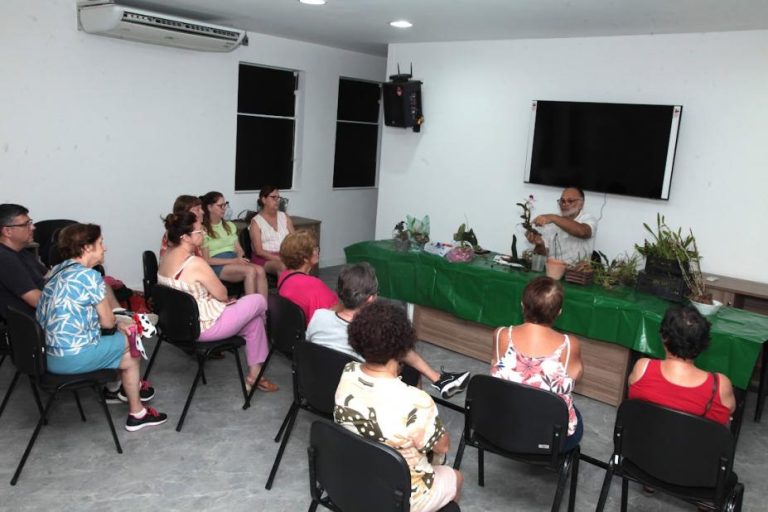 Orquidário de Santos realiza curso de plantio e replantio de orquídeas
