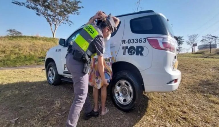 Idosa de 61 anos é presa ao transportar pasta base de cocaína