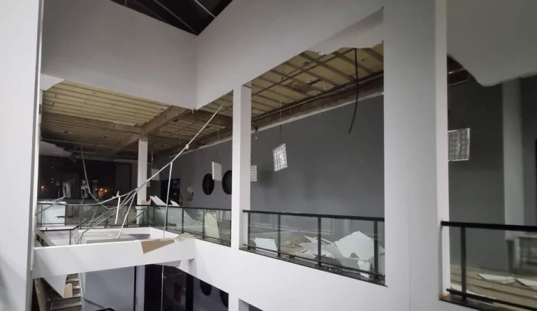 Desabamento do forro na Prefeitura de Birigui gera preocupação