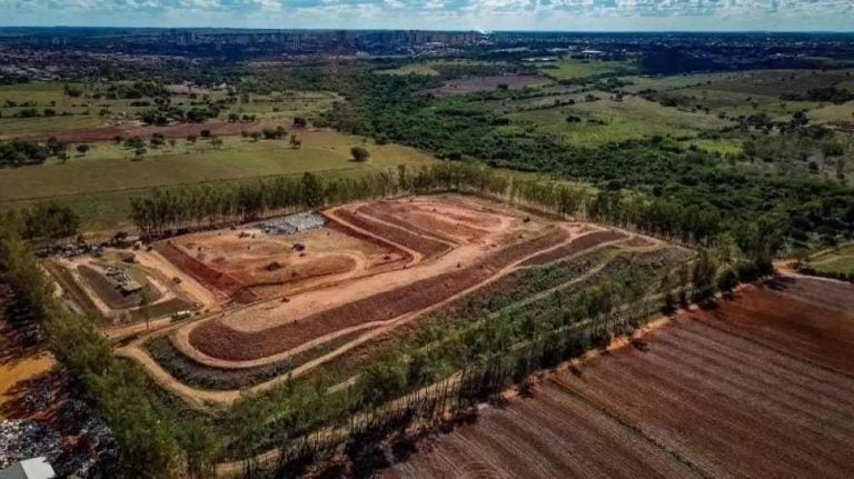 Moradores se incomodam com fumaça de incêndio no aterro sanitário de Araçatuba
