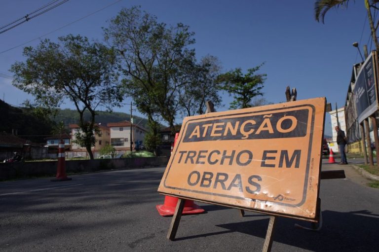 Olho no trânsito! Linha Vermelha de São Vicente passa por obras de reurbanização