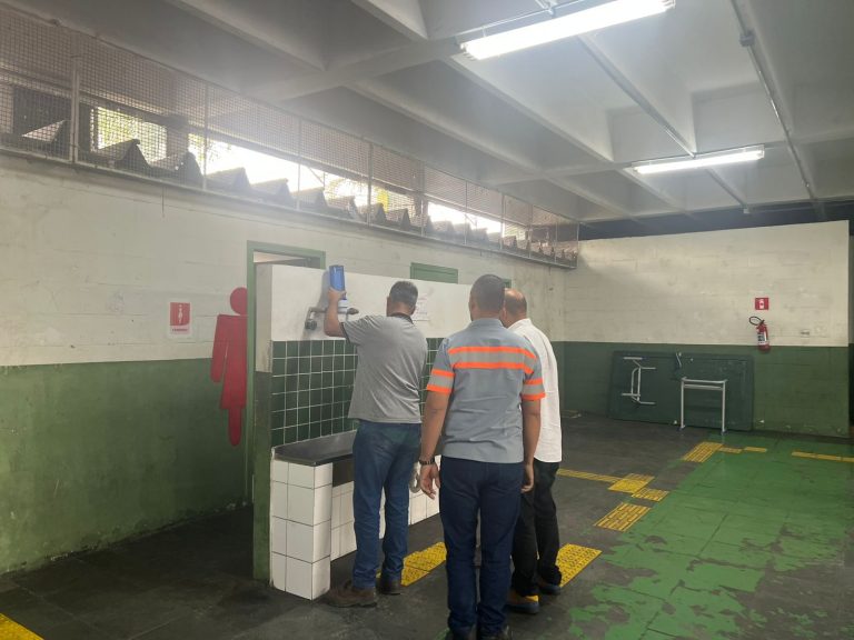 Escola de Cubatão recebe força-tarefa após caso de água contaminada