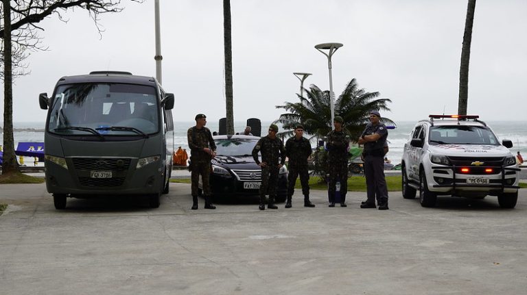 Sem respeito a farda: Dupla é detida após roubar major do Exército no Guarujá