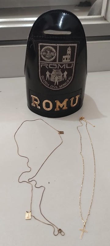 Dupla acusada de furto e foragido da Justiça são presos no Guarujá