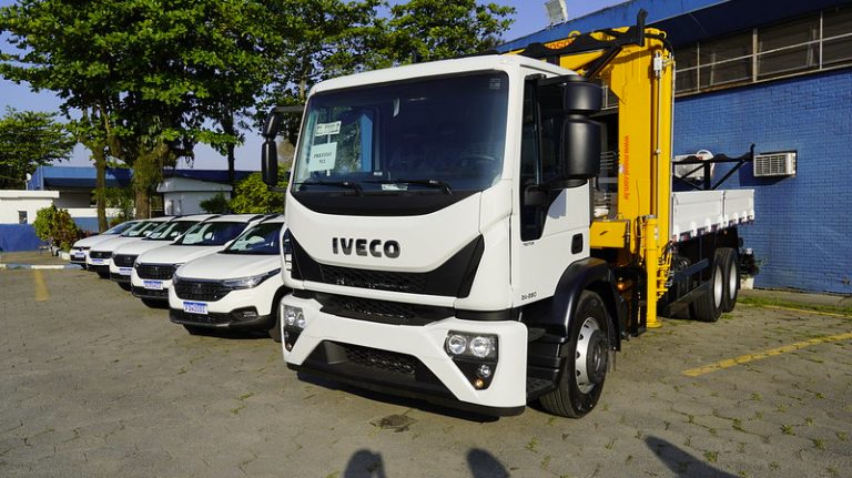 Guarujá renova frota de veículos destinados a serviços públicos