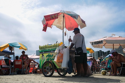 Corra! Ambulantes de Praia Grande tem até esta sexta-feira (29) para renovar a licença