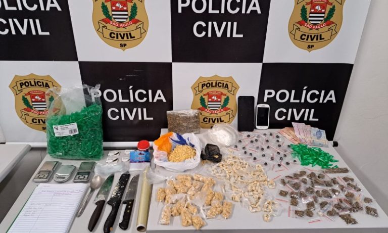 Comércio de drogas próximo a escola de Santos é flagrado e homem é preso