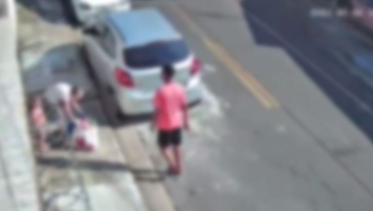 Adolescente tenta matar idoso durante assalto