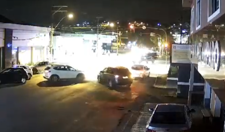 Motorista embriagado causa acidente ao fugir da Guarda Municipal em Amparo