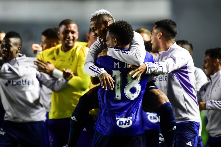 Santos é goleado pelo Cruzeiro na Vila Belmiro; técnico Diego Aguirre pode ser demitido